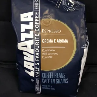 Lavazza Crema Aroma Coffee Beans 1 kg — photo 6
