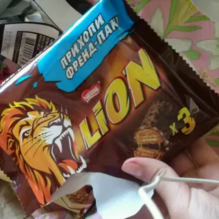 Nestle Lion Caramel Wafers 126g — photo 4