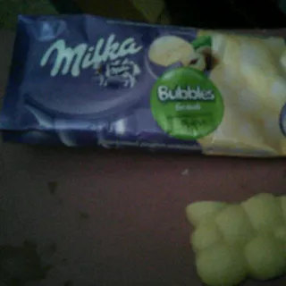 Milka Bubbles White Chocolate with Nuts 83g — photo 4