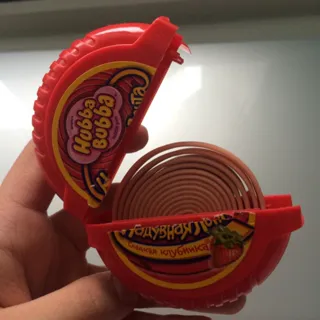 Hubba Bubba Chewing Gum (Strawberry, unwrapped) RF — photo 3