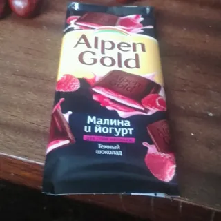 Alpen Gold Dark Chocolate with Raspberry and Yogurt 90g — photo 4