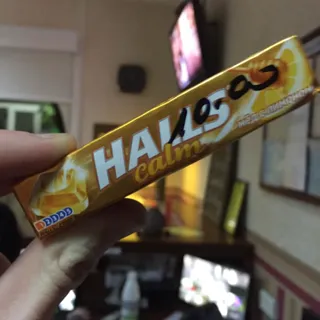 Halls Honey Lemon Candy 33g — photo 10