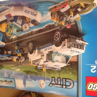 Lego City Police Emergency Squad for Kids 5-12 Years 375 Pieces — photo 7