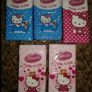Hello Kitty Smile 3-ply Paper Tissues 10pcs — photo 2