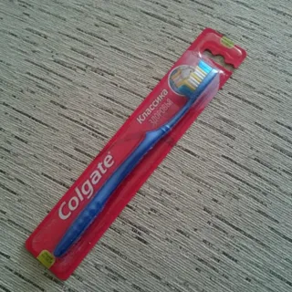 Colgate Classic+ Medium Toothbrush — photo 6