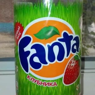 Fanta Strawberry Sparkling Drink PET 1L — photo 3