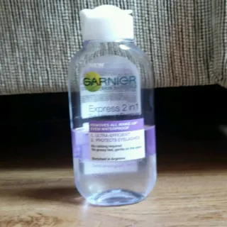 Garnier Skin Naturals 2-in-1 Express Eye Makeup Remover — photo 2