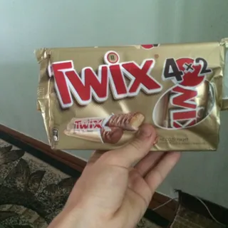 Twix biscuit and caramel in milk chocolate 220g — photo 3