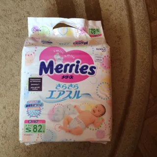 Merries diapers for children size S 4-8kg 82 pcs — photo 13