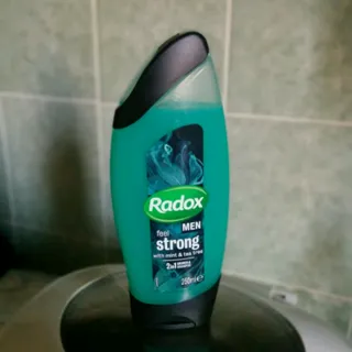 Radox Men Освіжаючий м'ята і чайне дерево 2в1 гель для душу — фото 3