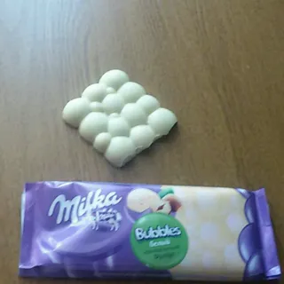 Milka Bubbles White Chocolate with Nuts 83g — photo 8