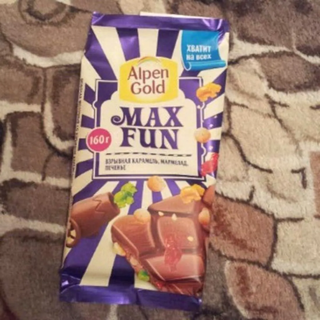 Шоколад молочний Alpen Gold Maxfun з вибуховою карамеллю, мар
