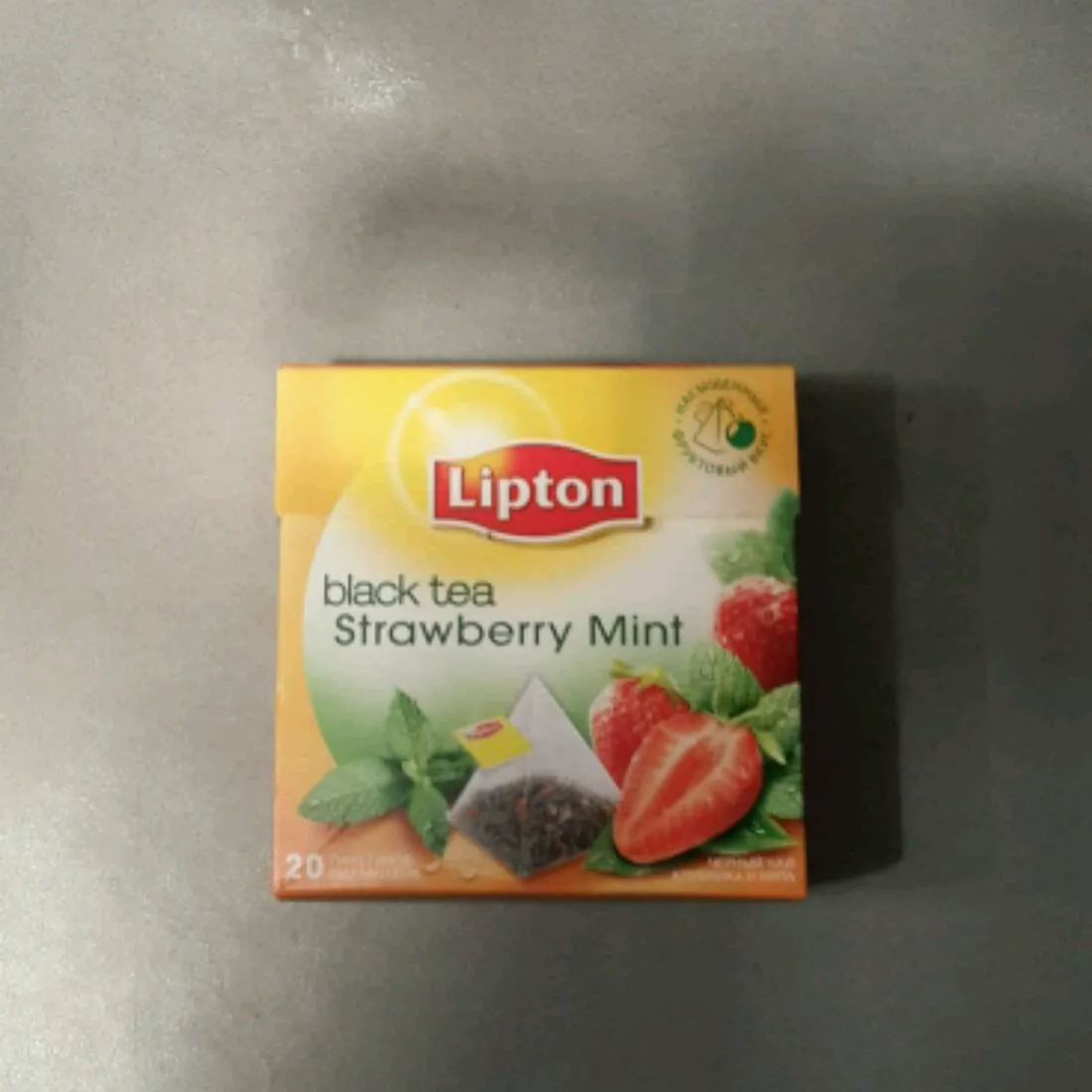 Трав'яний чай Herbal Strawberry Mint Клубніка М'ята пірамідки 32г, 20шт