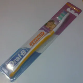 Oral-B 3-Effect Gentle Whitening Toothbrush Medium 1pc — photo 6