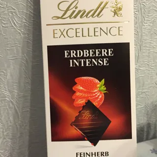 Lindt Excellence Swiss Chocolate Strawberry — photo 11