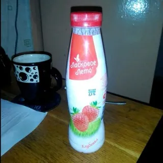 Laskave Leto strawberry yogurt product 1.5%, 415 g — photo 2