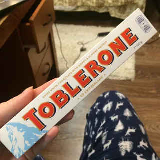 Toblerone White Chocolate with Honey Almond Nougat Box 100g — photo 11
