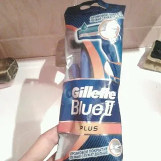Gillette Blue II Plus Disposable Razor 3pcs — photo 4