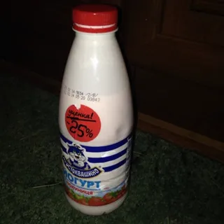 Prostokvashino Strawberry Yogurt 1.5% Plastic Bottle 930g — photo 2