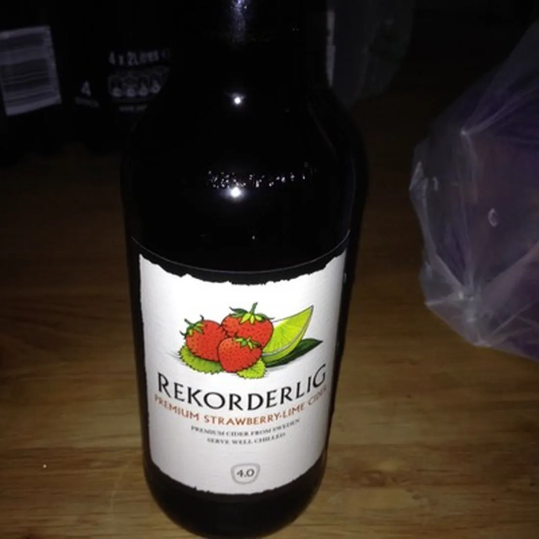 Rekorderlig Сидр Полуниця та Лайм