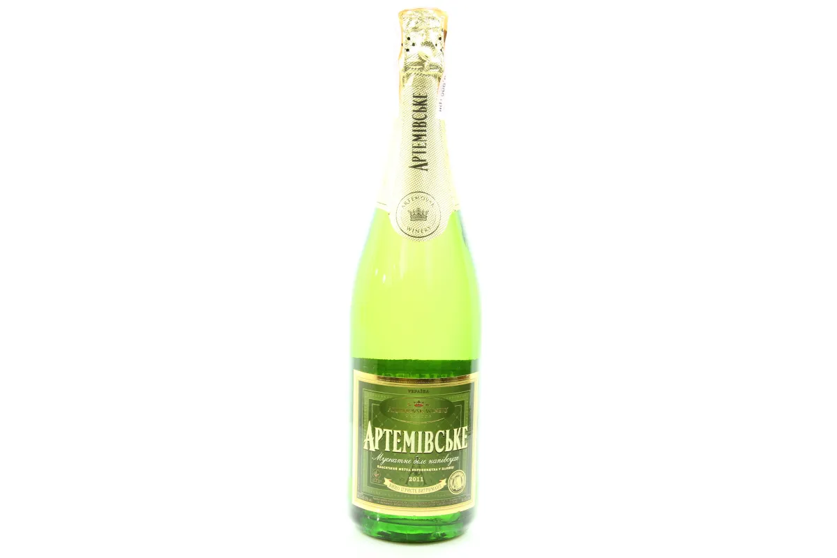 Artemovsk Winery Sparkling Muscat White Semi-Dry Wine 0.75L Glass Bottle