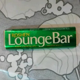 Roshen LoungeBar dark chocolate bar with hazelnut praline filling 45g — photo 7