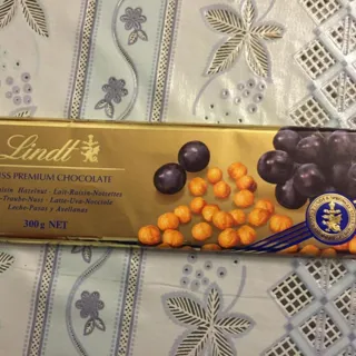 Swiss Black Gold Chocolate with Hazelnuts and Raisins 300g — photo 3
