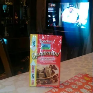 Loacker Quadratini Napolitaner Wafers Hazelnut Filling 250g — photo 3