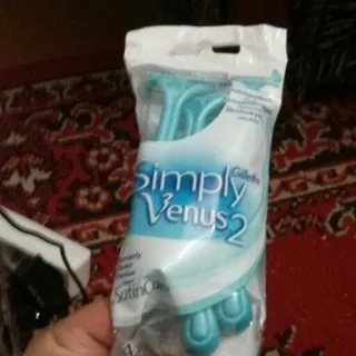 Simply Venus Gillette Women's Disposable Razor Pack of 4 — photo 3