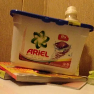 Ariel Color and Style Laundry Gel Capsules 35g x 16pcs — photo 2