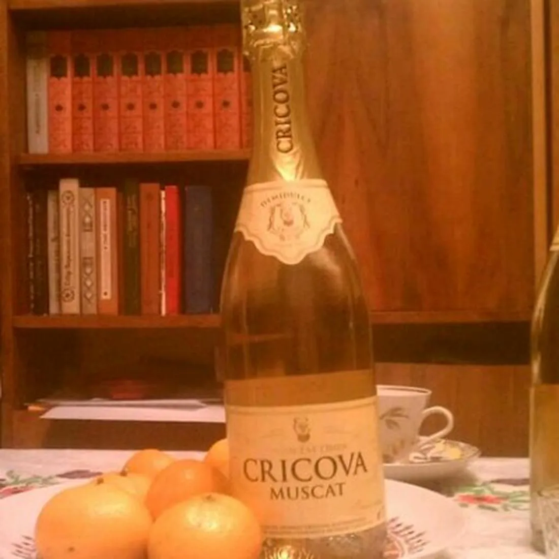 Cricova Muscat White Semi-Sweet Wine 0.75L