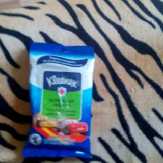 Kleenex Disney Antibacterial Wet Wipes 10pcs — photo 4