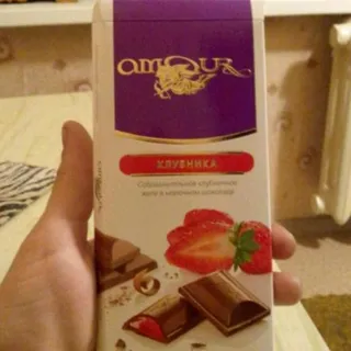 Konti Amour Milk Chocolate with Strawberry Filling 100g — photo 4