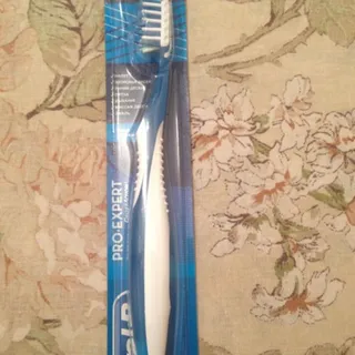 Зубна щітка Oral-b Pro expert 1 шт — фото 3