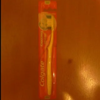 Colgate Classic+ Medium Toothbrush — photo 3