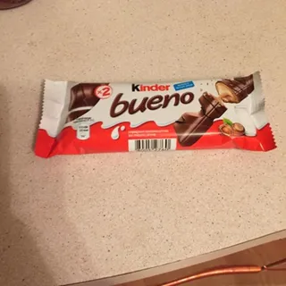Kinder Bueno wafers with milk-hazelnut filling 43g — photo 3