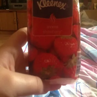 Kleenex Aroma Strawberry Facial Tissues 10 pcs — photo 3