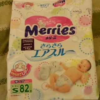 Merries diapers for children size S 4-8kg 82 pcs — photo 12