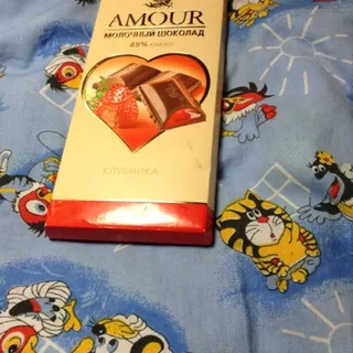Konti Amour Milk Chocolate with Strawberry Filling 100g — photo 3