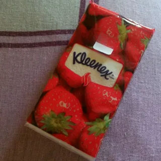 Kleenex Aroma Strawberry Facial Tissues 10 pcs — photo 5