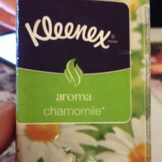 Kleenex Aroma Strawberry Cosmetic Facial Tissues 10 pcs — photo 3