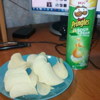 Pringles Sour Cream & Onion Chips Tube 165g — photo 8