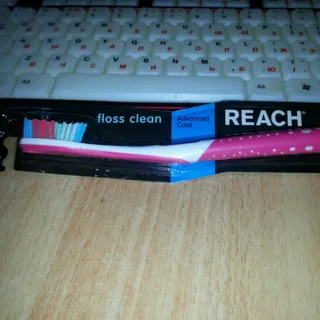 Reach Clean Floss Toothbrush, Medium — photo 4