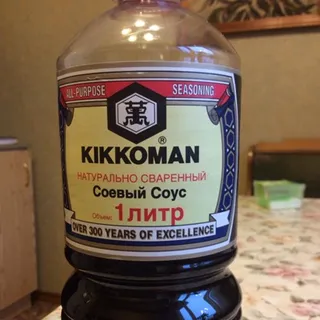 Kikkoman Soy Sauce 1L Glass/Plastic — photo 4