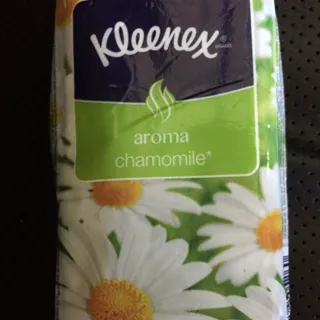 Kleenex Aroma Strawberry Cosmetic Facial Tissues 10 pcs — photo 2