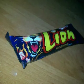 Nestle Lion Chocolate Wafer Bar with Caramel and Peanuts 42g — photo 4