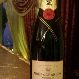 Moet Chandon Imperial Brut White Champagne 12% 0.75L Gift Box — photo 2