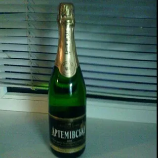Artemovsk White Semi-Sweet Sparkling Wine Aged 0.75L Glass Bottle — photo 3