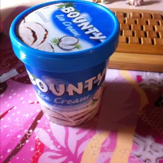 Bounty creamy ice cream with soft coconut pulp and chocolate layer 500ml — photo 10