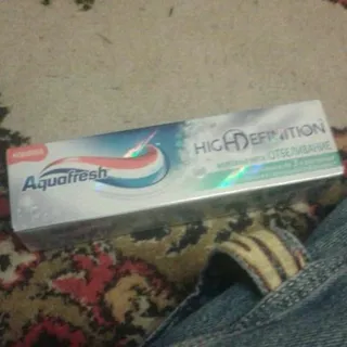 Aquafresh HighDefinition Frosty Mint Whitening Toothpaste 75ml — photo 9